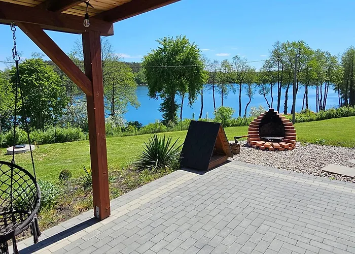 Nad Jeziorem Holiday home *